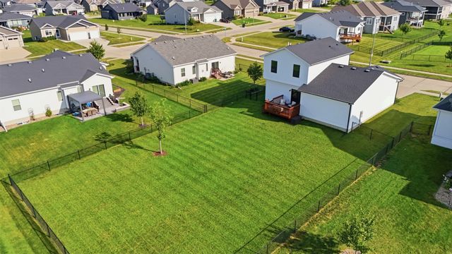 16507 Walnut Meadows Drive, Urbandale, IA 50323