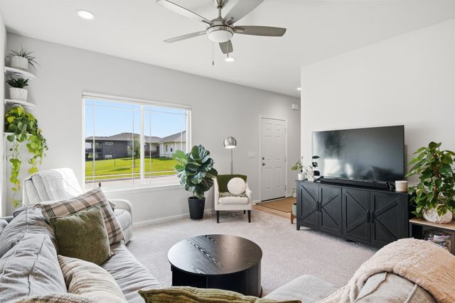 16507 Walnut Meadows Drive, Urbandale, IA 50323