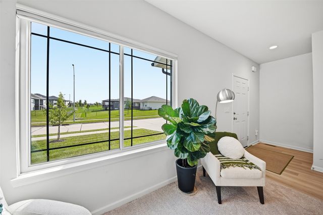 16507 Walnut Meadows Drive, Urbandale, IA 50323