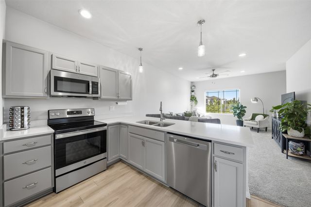 16507 Walnut Meadows Drive, Urbandale, IA 50323