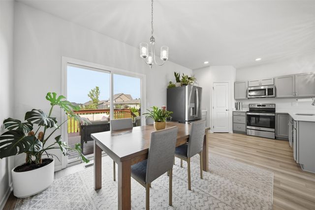 16507 Walnut Meadows Drive, Urbandale, IA 50323