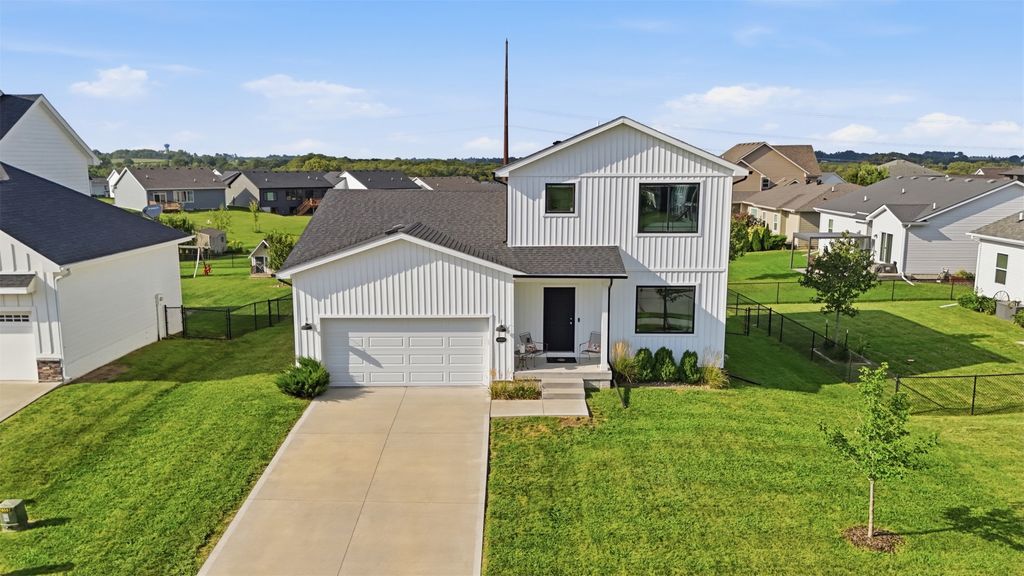 16507 Walnut Meadows Drive, Urbandale, IA 50323