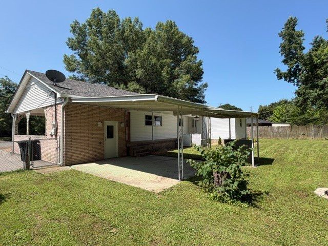 504 Franklin Dr, Paris, TN 38242