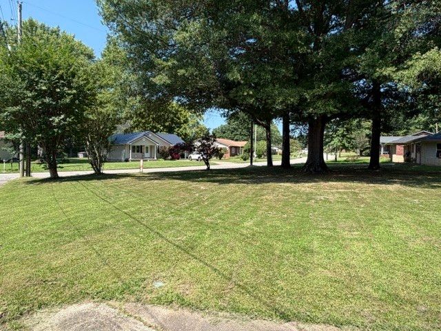504 Franklin Dr, Paris, TN 38242