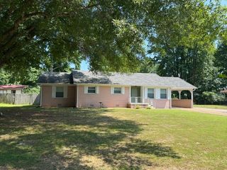 504 Franklin Dr, Paris, TN 38242