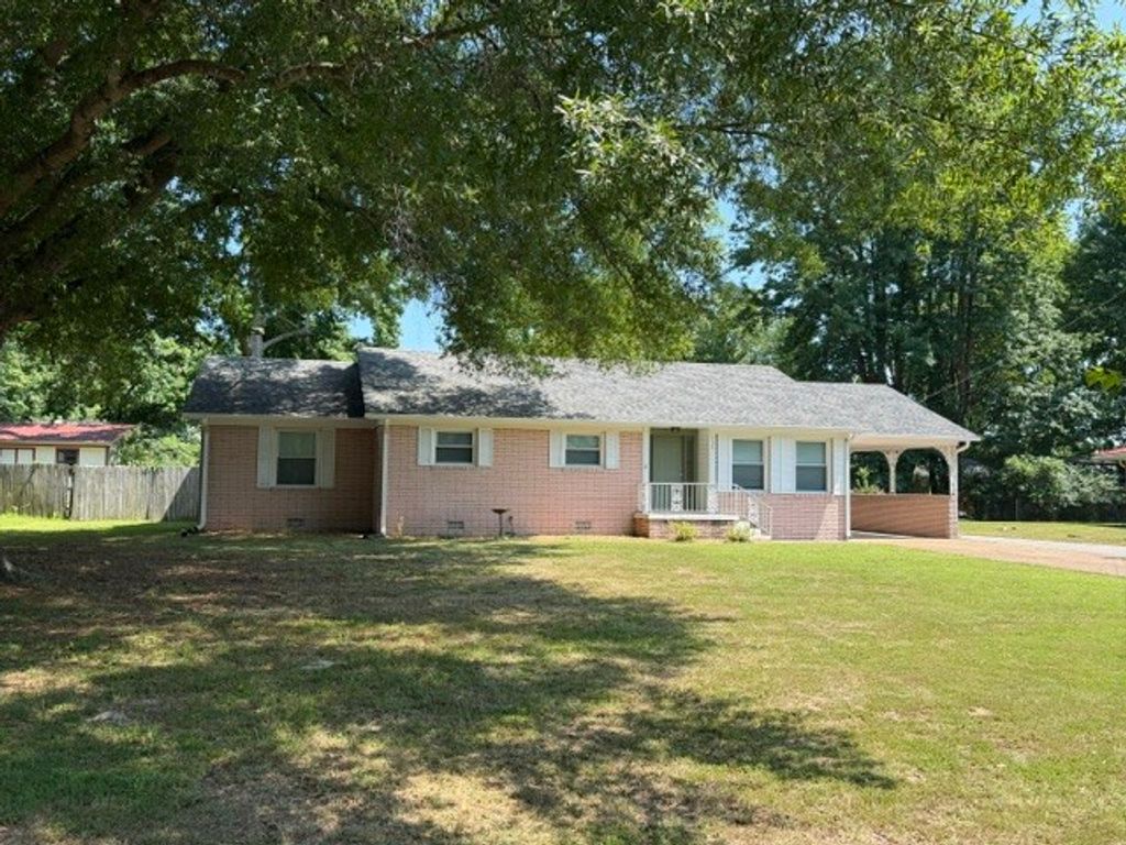 504 Franklin Dr, Paris, TN 38242