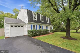 12404 KINGS LAKE DR, Reston, VA 20191