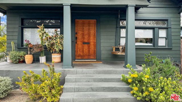 3489 2nd Avenue, Los Angeles, CA 90018