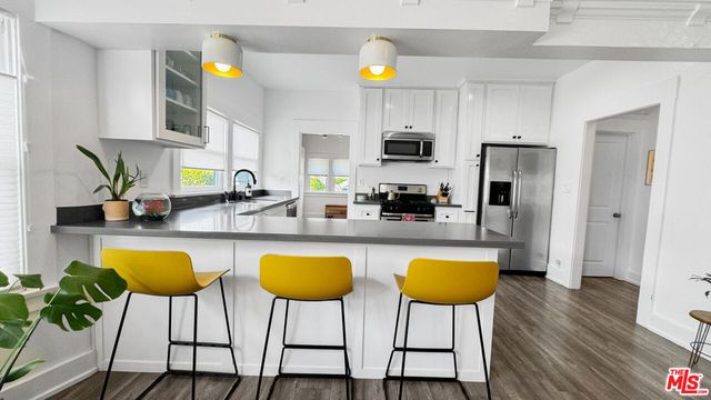 3489 2nd Avenue, Los Angeles, CA 90018