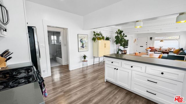 3489 2nd Avenue, Los Angeles, CA 90018