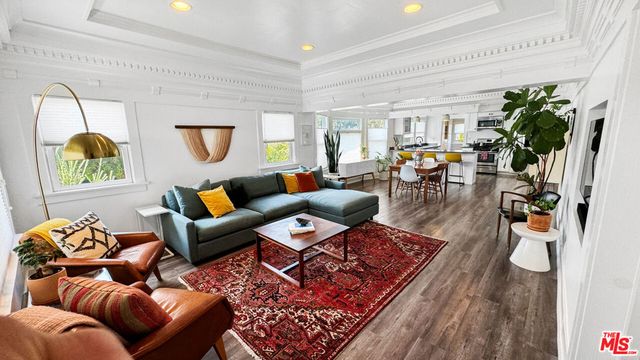 3489 2nd Avenue, Los Angeles, CA 90018