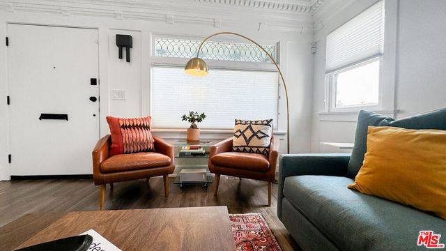 3489 2nd Avenue, Los Angeles, CA 90018