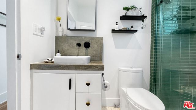 3489 2nd Avenue, Los Angeles, CA 90018