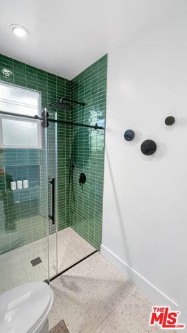 3489 2nd Avenue, Los Angeles, CA 90018