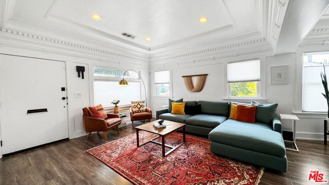 3489 2nd Avenue, Los Angeles, CA 90018