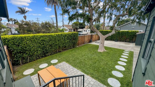 3489 2nd Avenue, Los Angeles, CA 90018