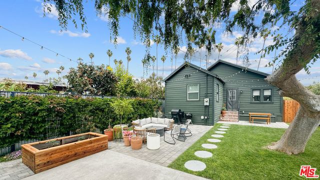 3489 2nd Avenue, Los Angeles, CA 90018