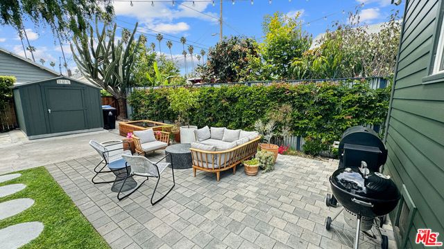 3489 2nd Avenue, Los Angeles, CA 90018
