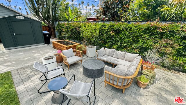 3489 2nd Avenue, Los Angeles, CA 90018