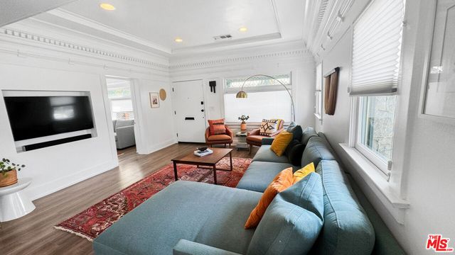 3489 2nd Avenue, Los Angeles, CA 90018