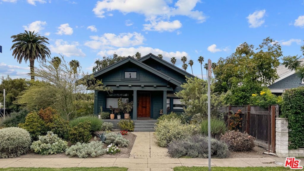 3489 2nd Avenue, Los Angeles, CA 90018