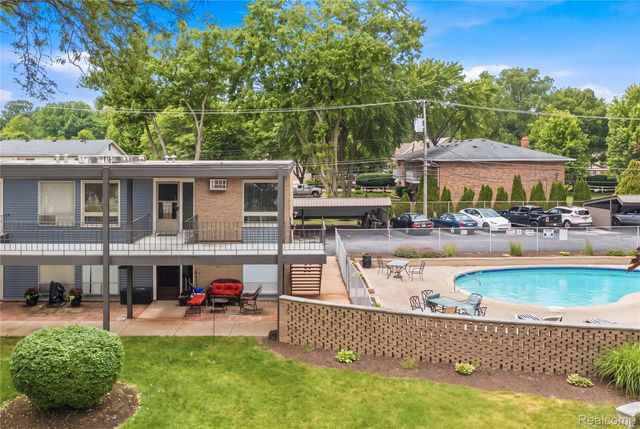 15055 HUBBARD Street 28, Livonia, MI 48154