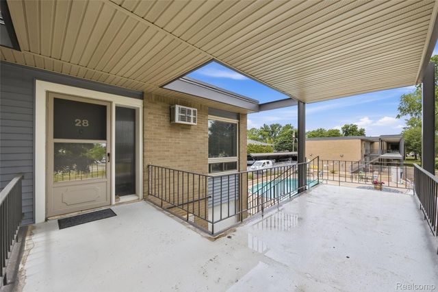 15055 HUBBARD Street 28, Livonia, MI 48154