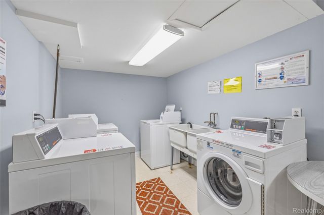 15055 HUBBARD Street 28, Livonia, MI 48154