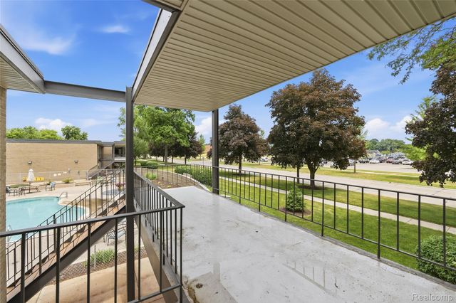 15055 HUBBARD Street 28, Livonia, MI 48154