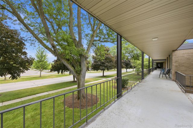 15055 HUBBARD Street 28, Livonia, MI 48154