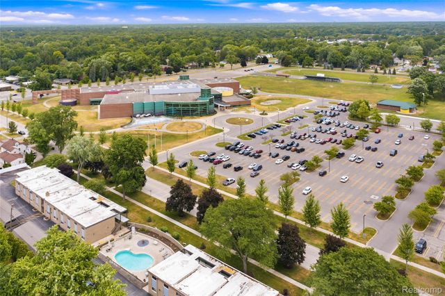 15055 HUBBARD Street 28, Livonia, MI 48154