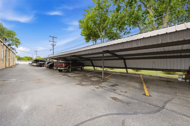 15055 HUBBARD Street 28, Livonia, MI 48154