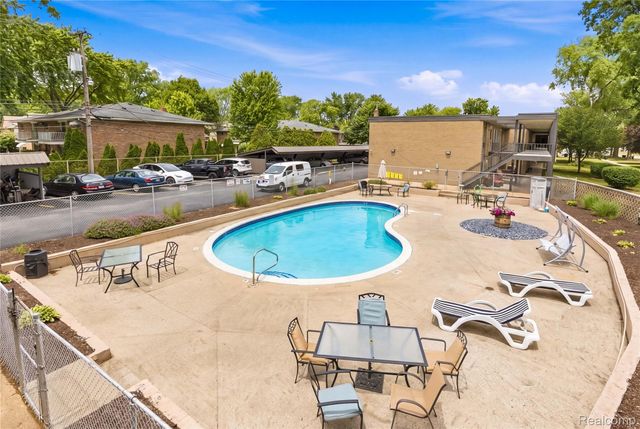 15055 HUBBARD Street 28, Livonia, MI 48154