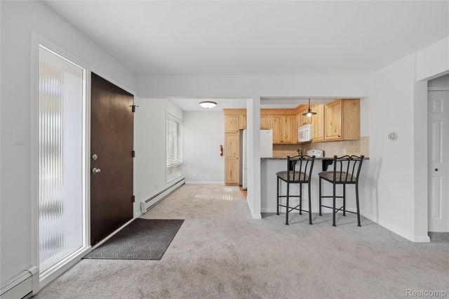15055 HUBBARD Street 28, Livonia, MI 48154