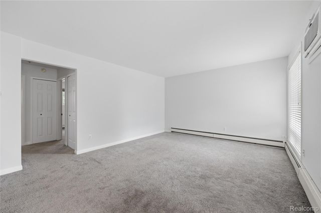 15055 HUBBARD Street 28, Livonia, MI 48154