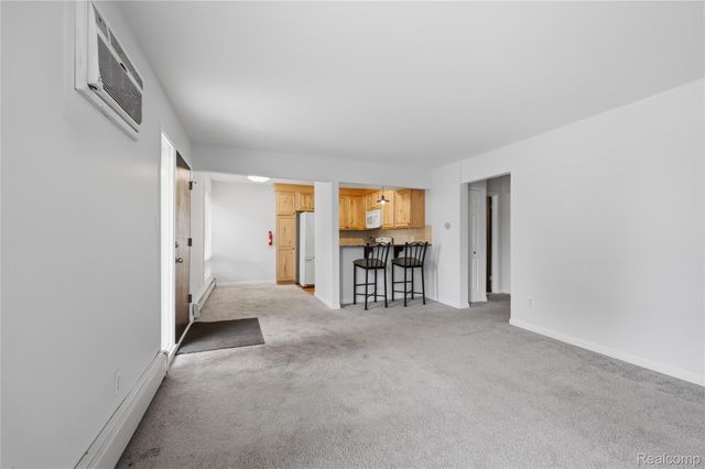 15055 HUBBARD Street 28, Livonia, MI 48154