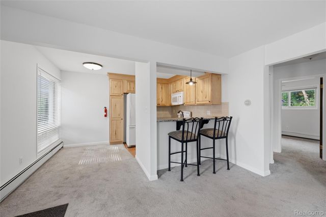 15055 HUBBARD Street 28, Livonia, MI 48154