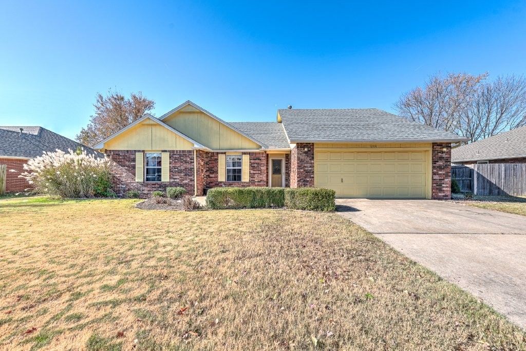 1204 N Cardinal Drive, Rogers, AR 72756