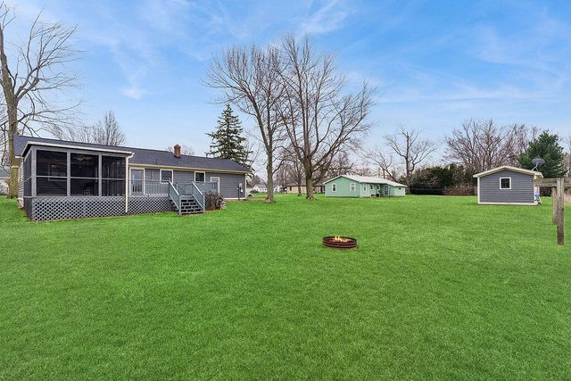 404 Sherwood Avenue, Three Oaks, MI 49128