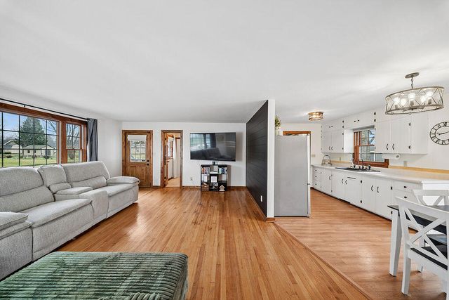 404 Sherwood Avenue, Three Oaks, MI 49128