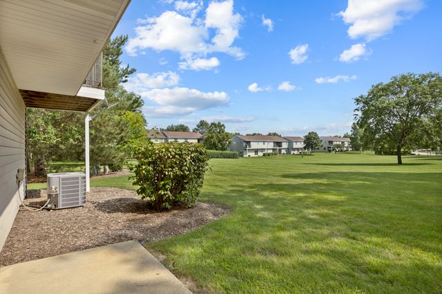 59 Gant Circle A, Streamwood, IL 60107