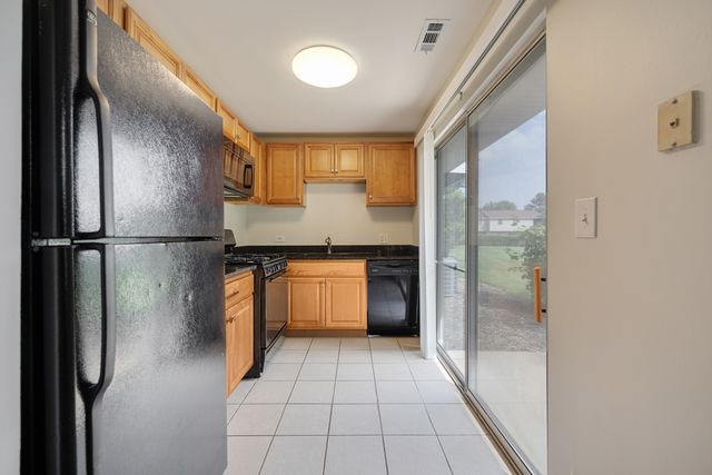 59 Gant Circle A, Streamwood, IL 60107