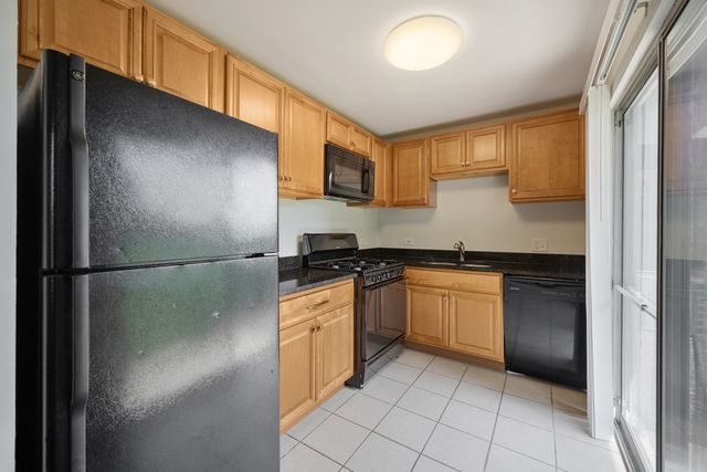 59 Gant Circle A, Streamwood, IL 60107