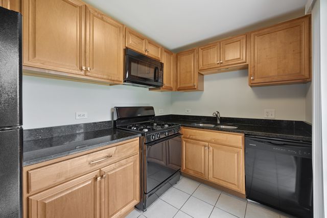 59 Gant Circle A, Streamwood, IL 60107