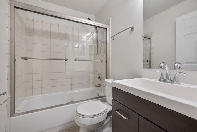 59 Gant Circle A, Streamwood, IL 60107