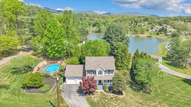 1365 Lakeridge CIR, Troutville, VA 24175