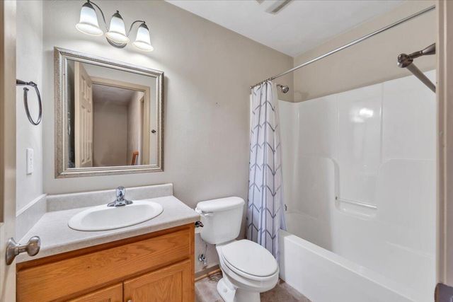 1365 Lakeridge CIR, Troutville, VA 24175