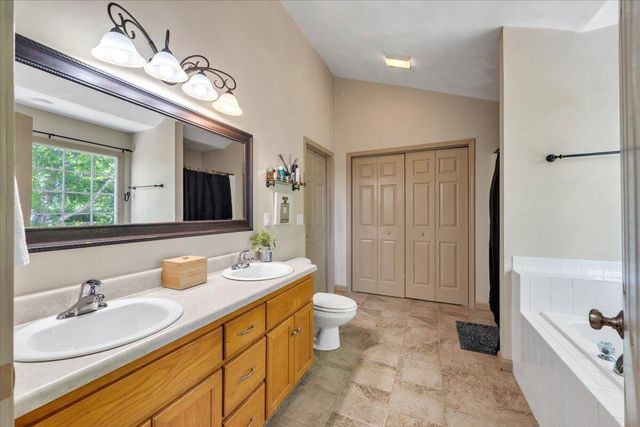 1365 Lakeridge CIR, Troutville, VA 24175