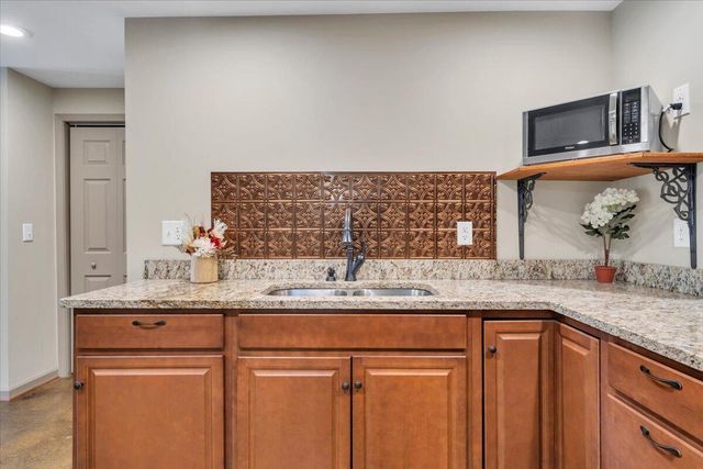 1365 Lakeridge CIR, Troutville, VA 24175