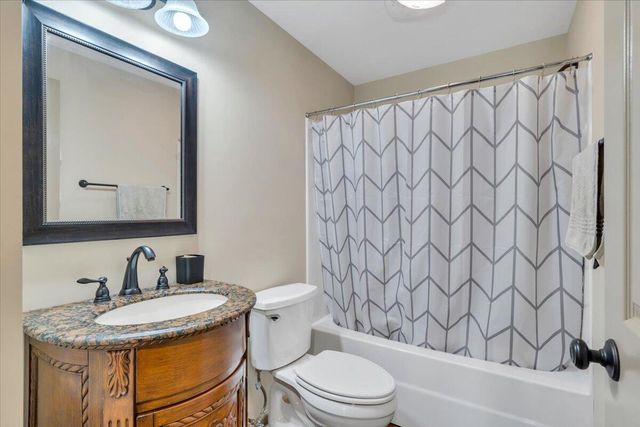1365 Lakeridge CIR, Troutville, VA 24175
